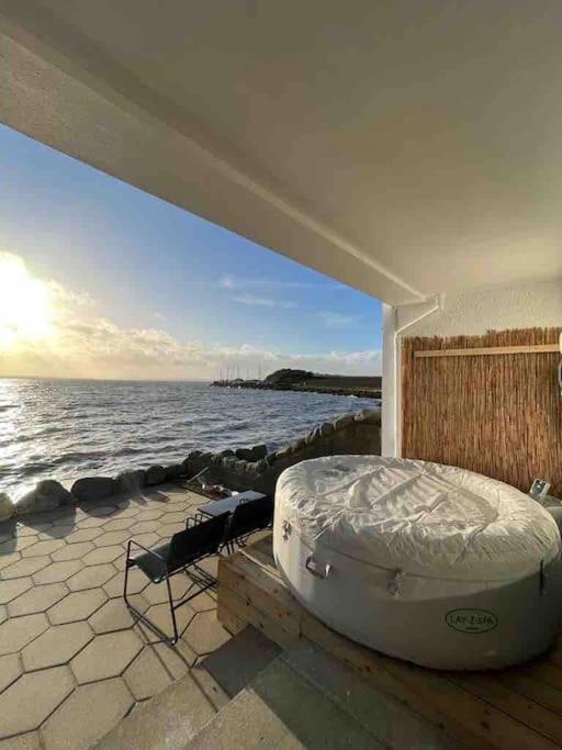 KircubbinRelax With Spectacular Views And Hot Tub别墅 外观 照片